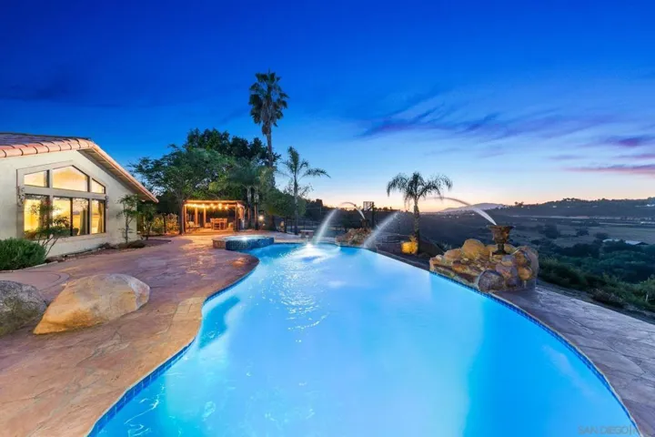 3004 Via Donito, Alpine, California 91901