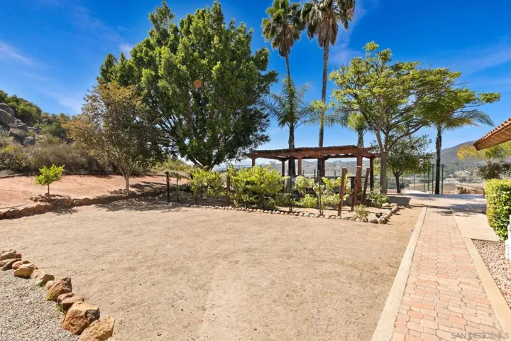 3004 Via Donito, Alpine, California 91901
