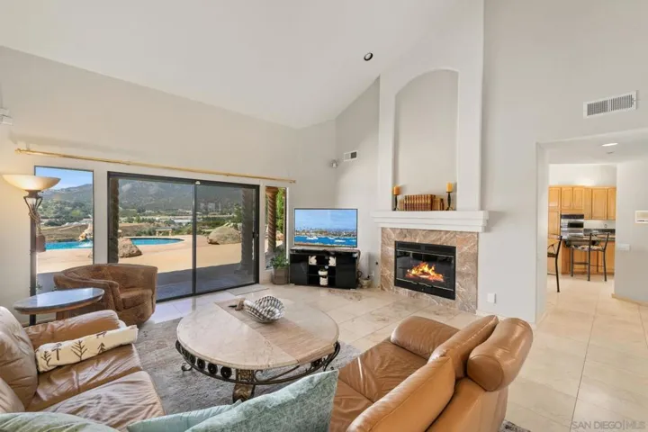 3004 Via Donito, Alpine, California 91901