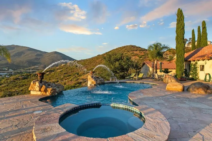3004 Via Donito, Alpine, California 91901