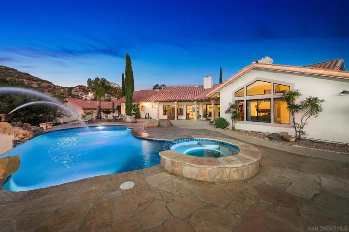 3004 Via Donito, Alpine, California 91901