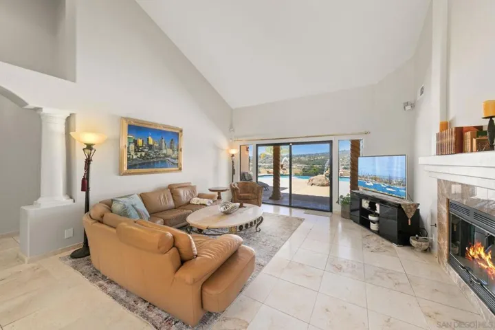 3004 Via Donito, Alpine, California 91901
