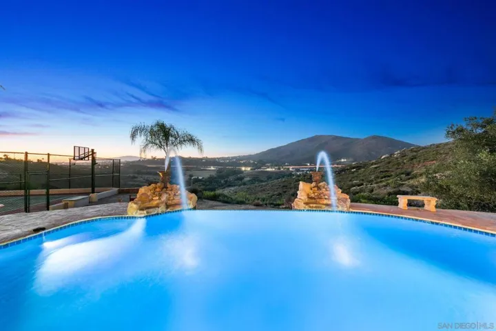 3004 Via Donito, Alpine, California 91901