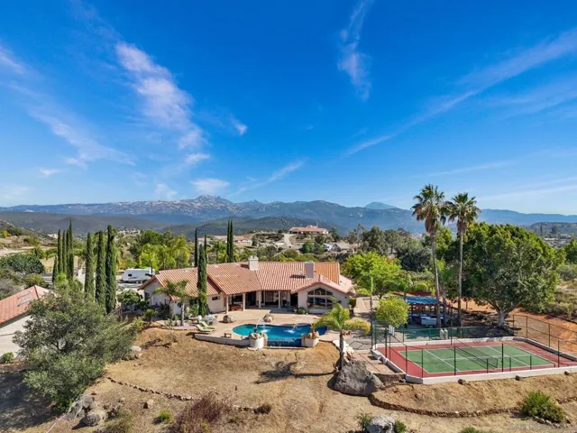 3004 Via Donito, Alpine, California 91901