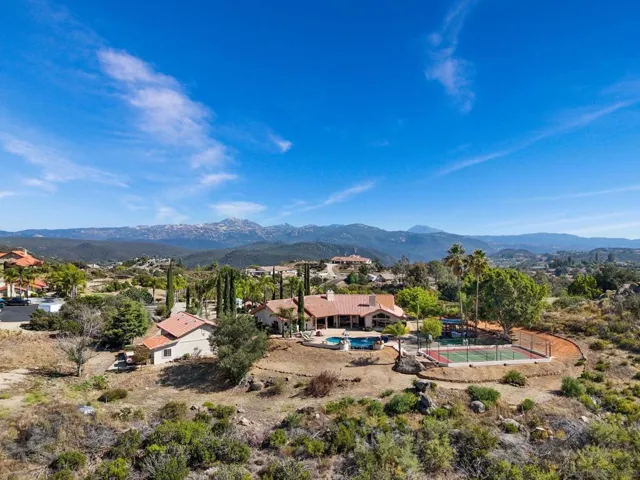 3004 Via Donito, Alpine, California 91901