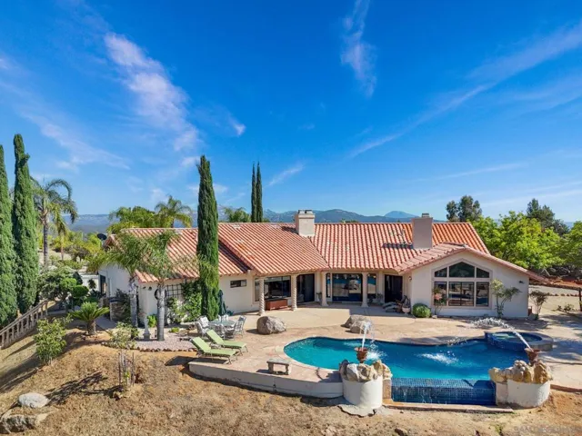 3004 Via Donito, Alpine, California 91901