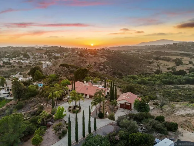 3004 Via Donito, Alpine, California 91901