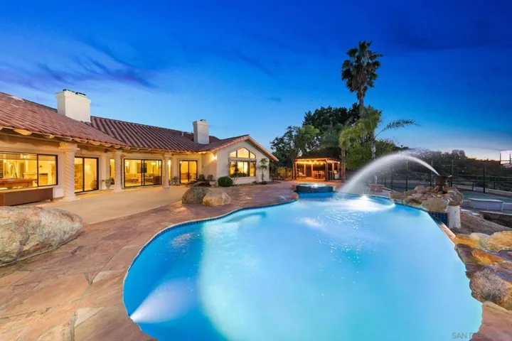 3004 Via Donito, Alpine, California 91901