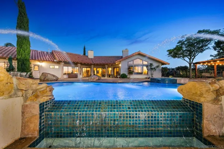 3004 Via Donito, Alpine, California 91901