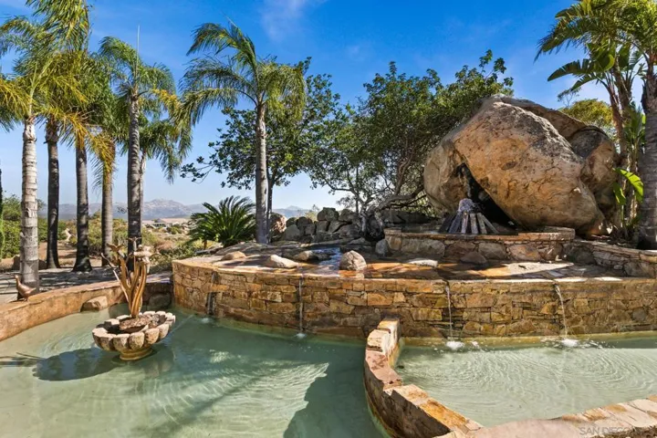 3004 Via Donito, Alpine, California 91901
