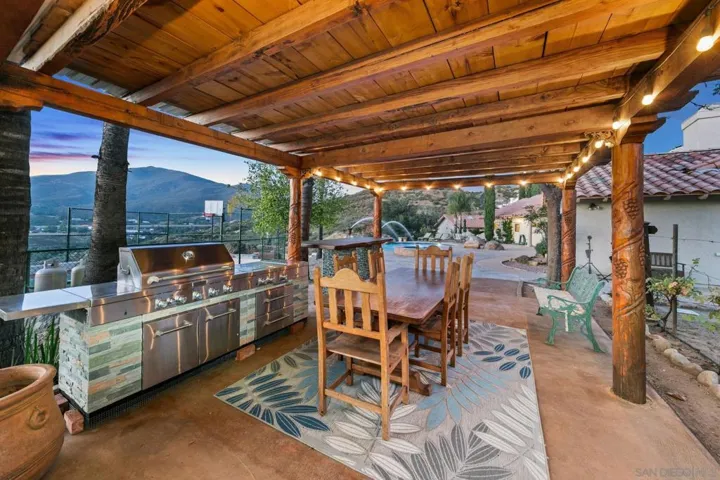 3004 Via Donito, Alpine, California 91901