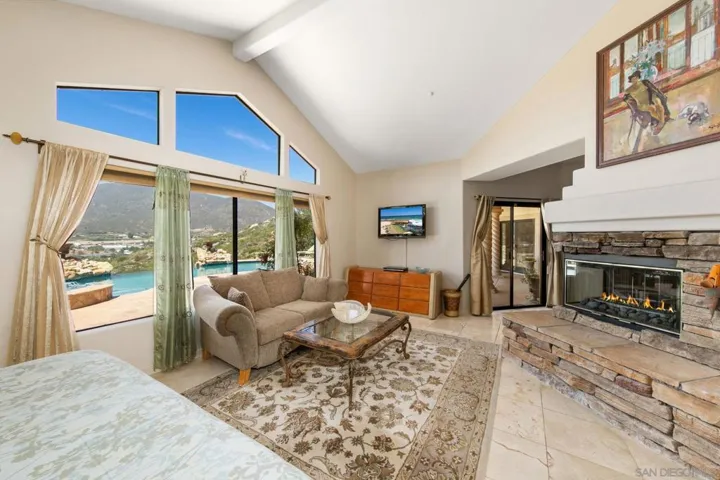 3004 Via Donito, Alpine, California 91901