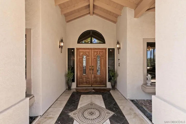 3004 Via Donito, Alpine, California 91901