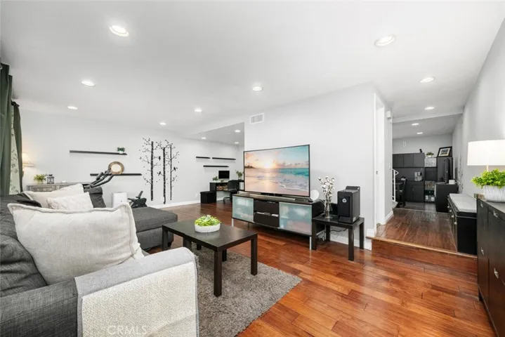 10018 Bloomfield, Cypress, California 90630