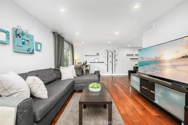 10018 Bloomfield, Cypress, California 90630