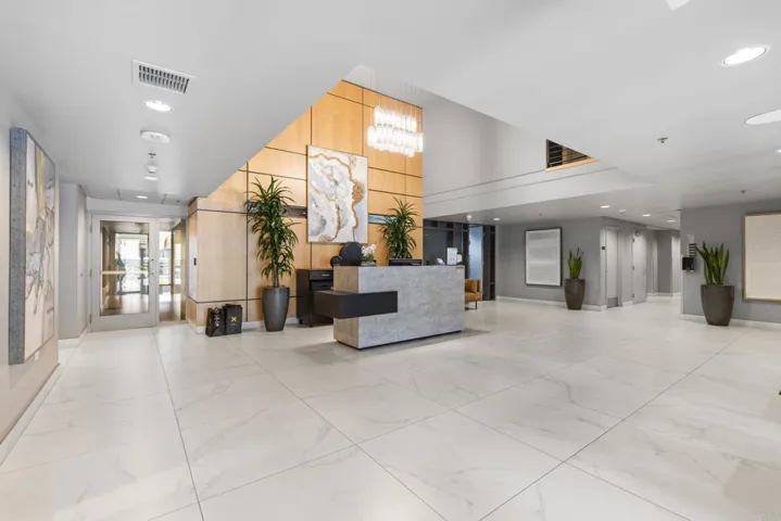 425 W Beech Street 403, San Diego, California 92101