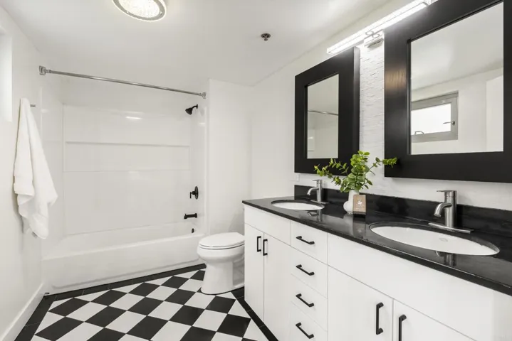 425 W Beech Street 403, San Diego, California 92101