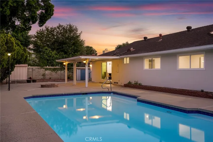 10000 Amestoy Avenue, Northridge, California 91325