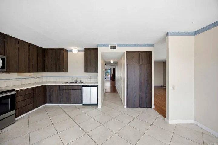 6731 Lofty View, San Diego, California 92120