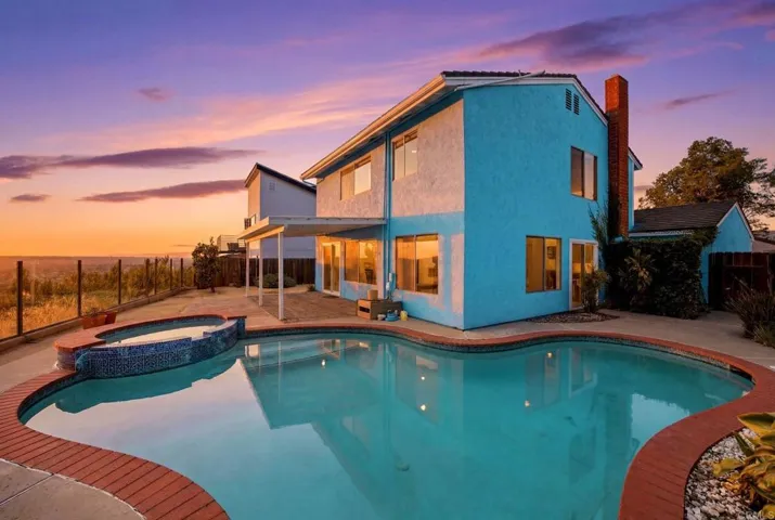 6731 Lofty View, San Diego, California 92120