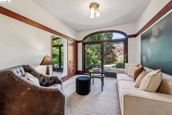 Formerly the third bedroom, this family room is the ideal place to see humming birds and butterflies (or watch TV ;)