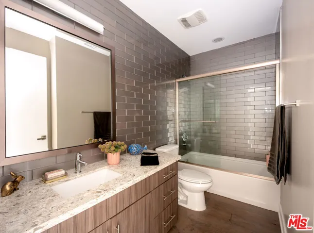 1882 Lucretia Avenue, Los Angeles, California 90026