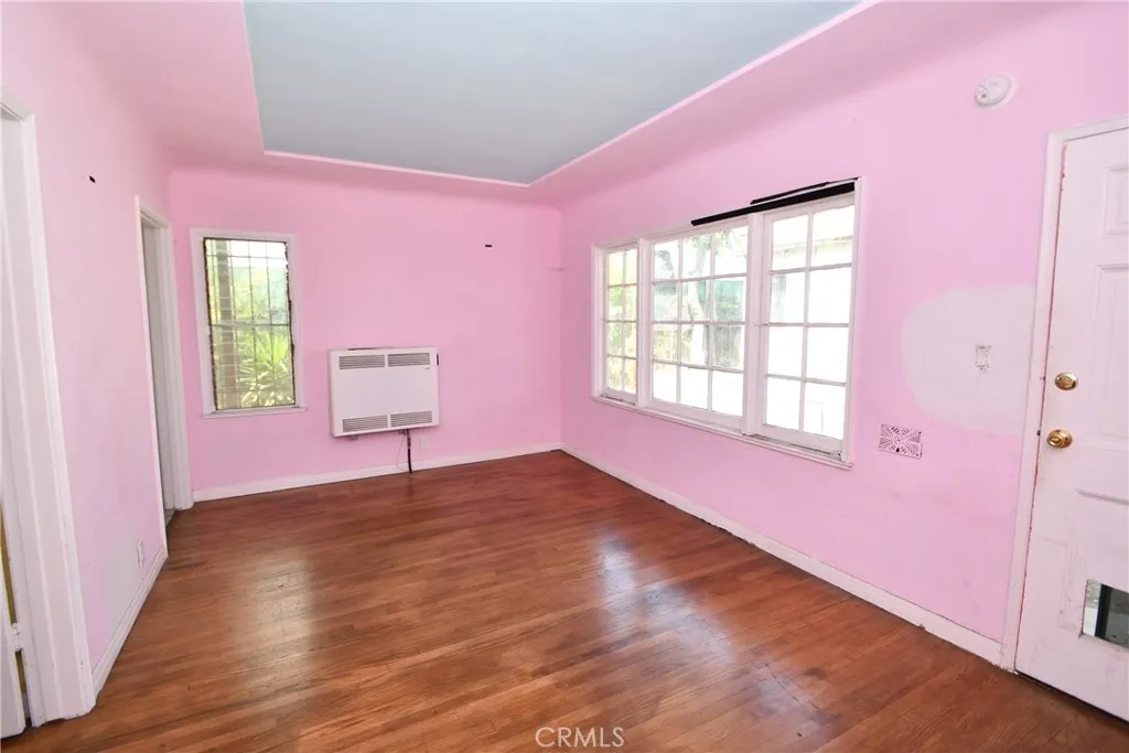 Rear unit living room