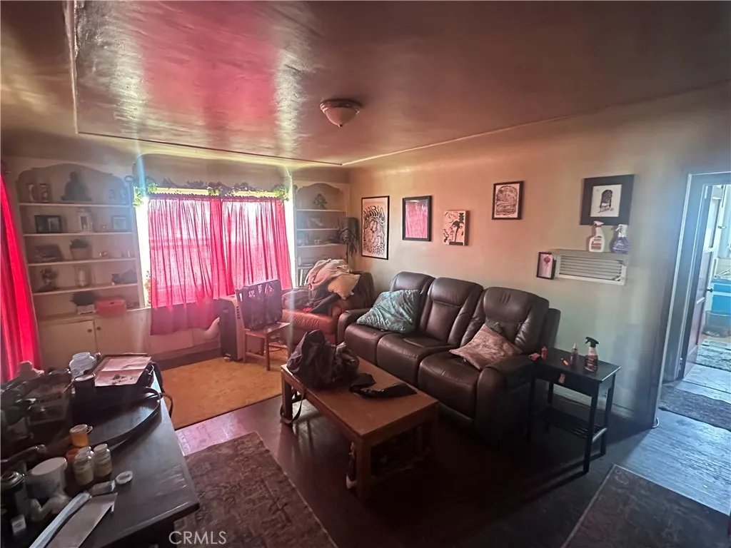 1357 Upper unit living room