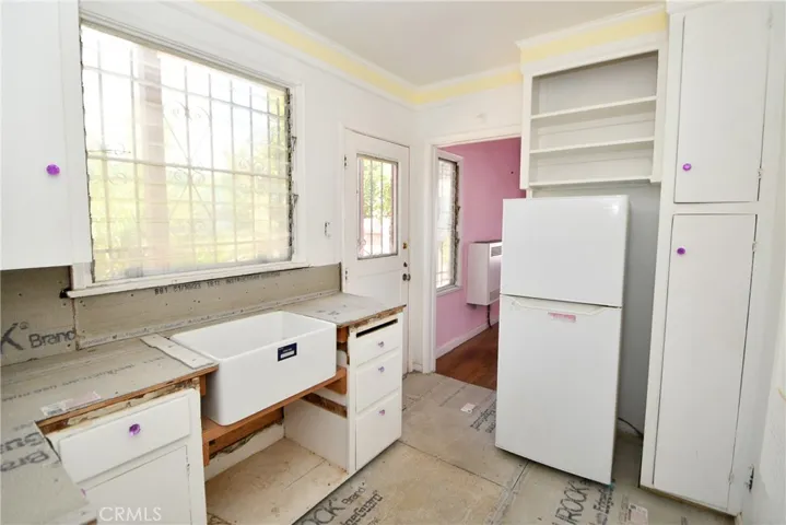 Rear unit kitchen