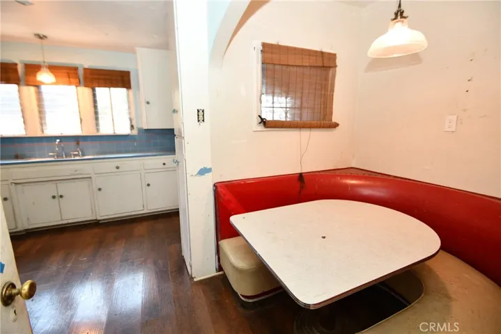 Vintage dining cove
