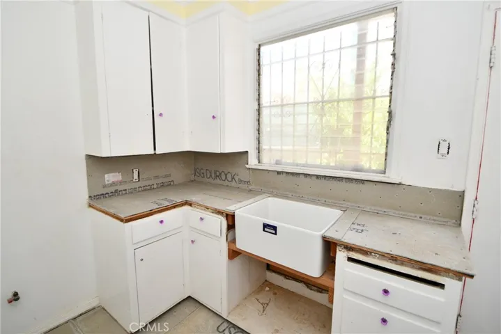 Rear unit kitchen