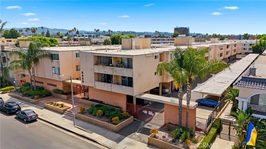 5429 Newcastle, Encino, California 91316