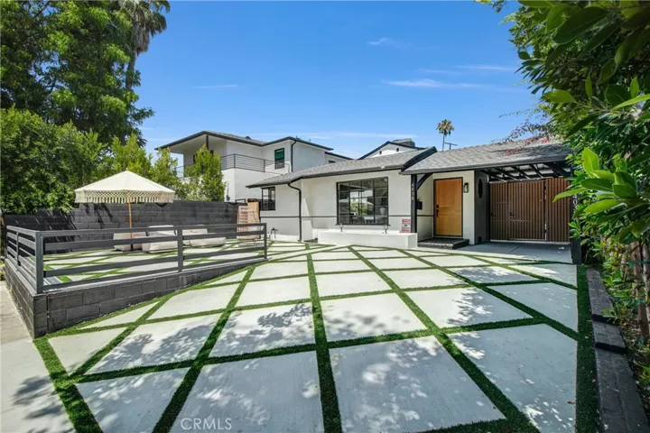 FRONT YARD & DRIVEWAY