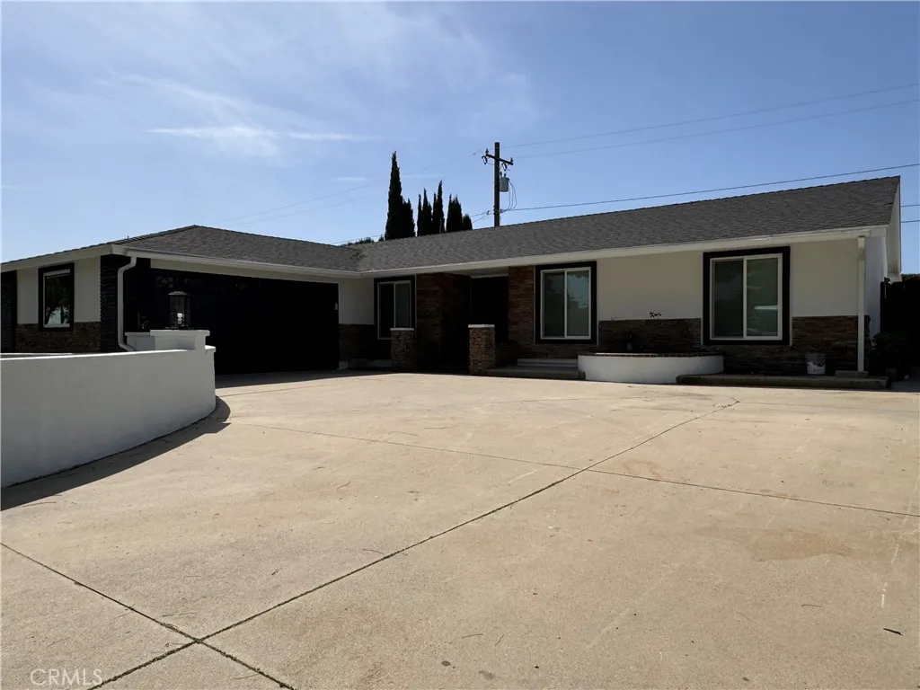 Large driveway - plenty of Parking