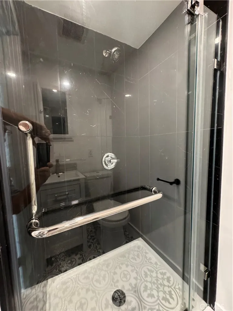 Bath 3 Shower
