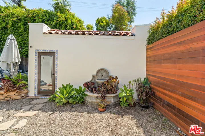 516 N Mansfield Avenue, Los Angeles, California 90036