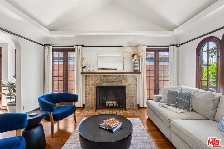 516 N Mansfield Avenue, Los Angeles, California 90036