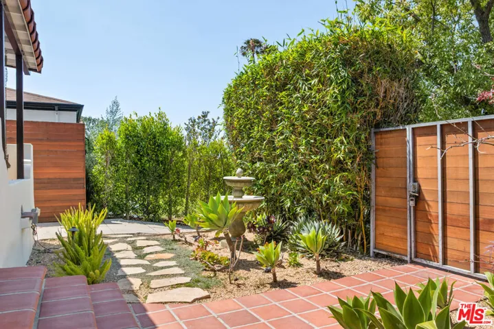 516 N Mansfield Avenue, Los Angeles, California 90036