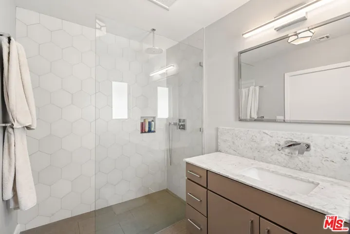 516 N Mansfield Avenue, Los Angeles, California 90036