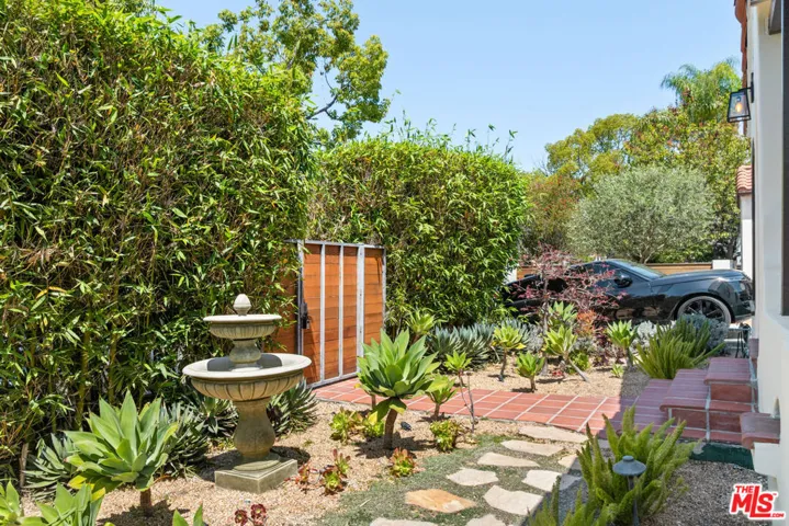 516 N Mansfield Avenue, Los Angeles, California 90036
