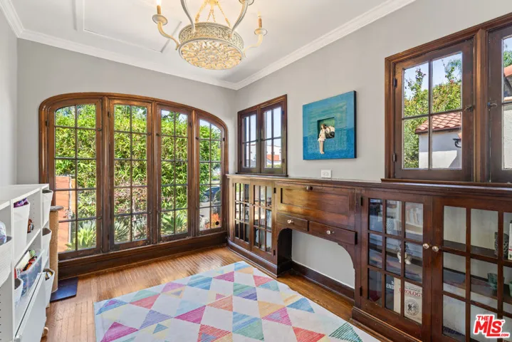 516 N Mansfield Avenue, Los Angeles, California 90036