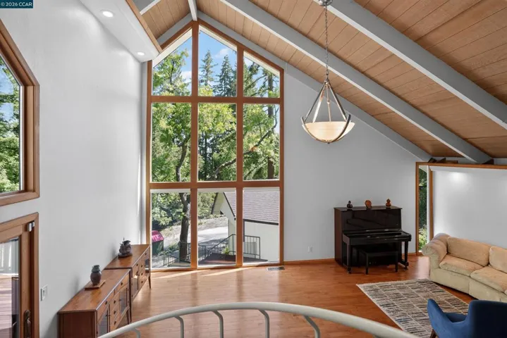 163 El Toyonal, Orinda, California 94563