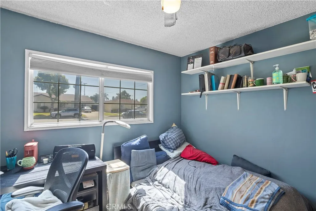 2 BEDROOM