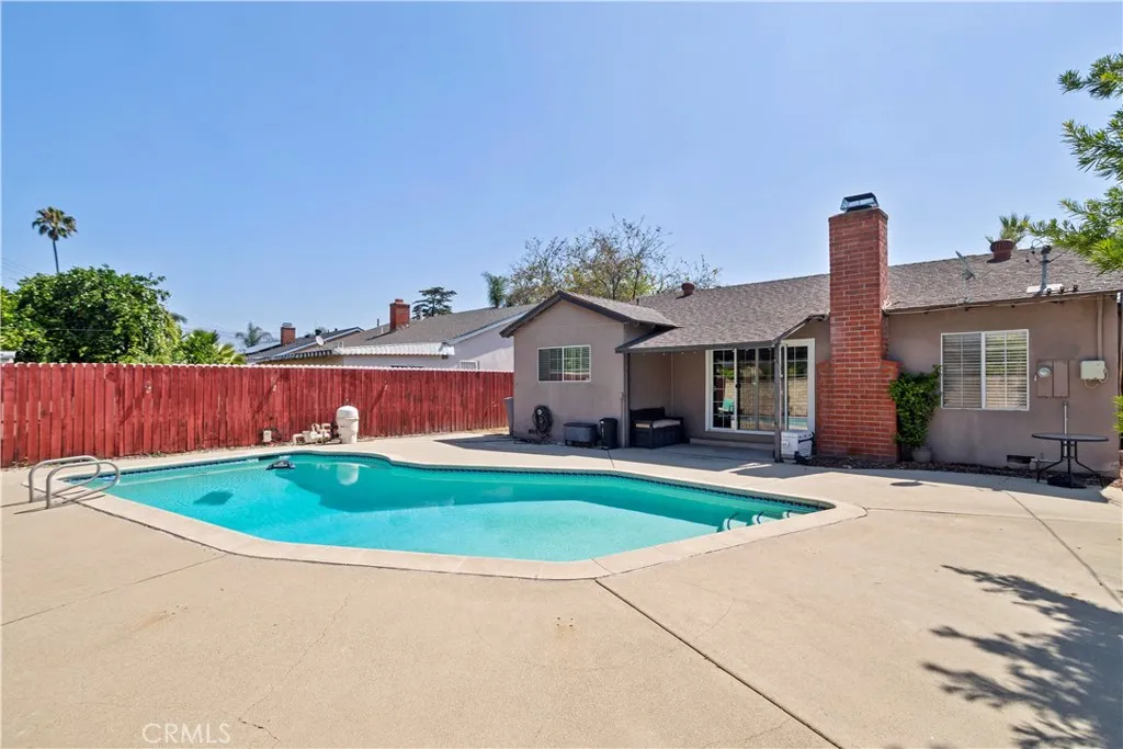 BACKYARD/POOL