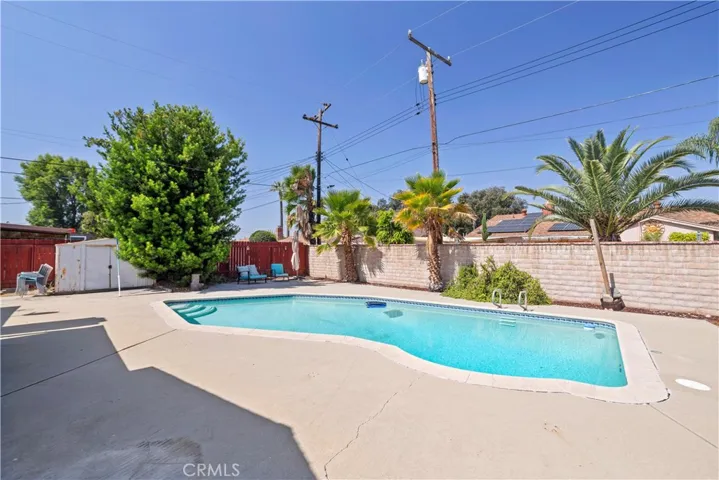 BACKYARD/POOL