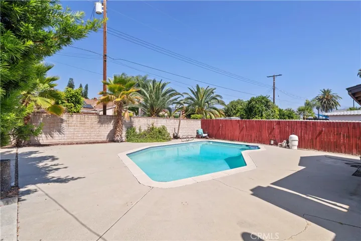 BACKYARD/POOL