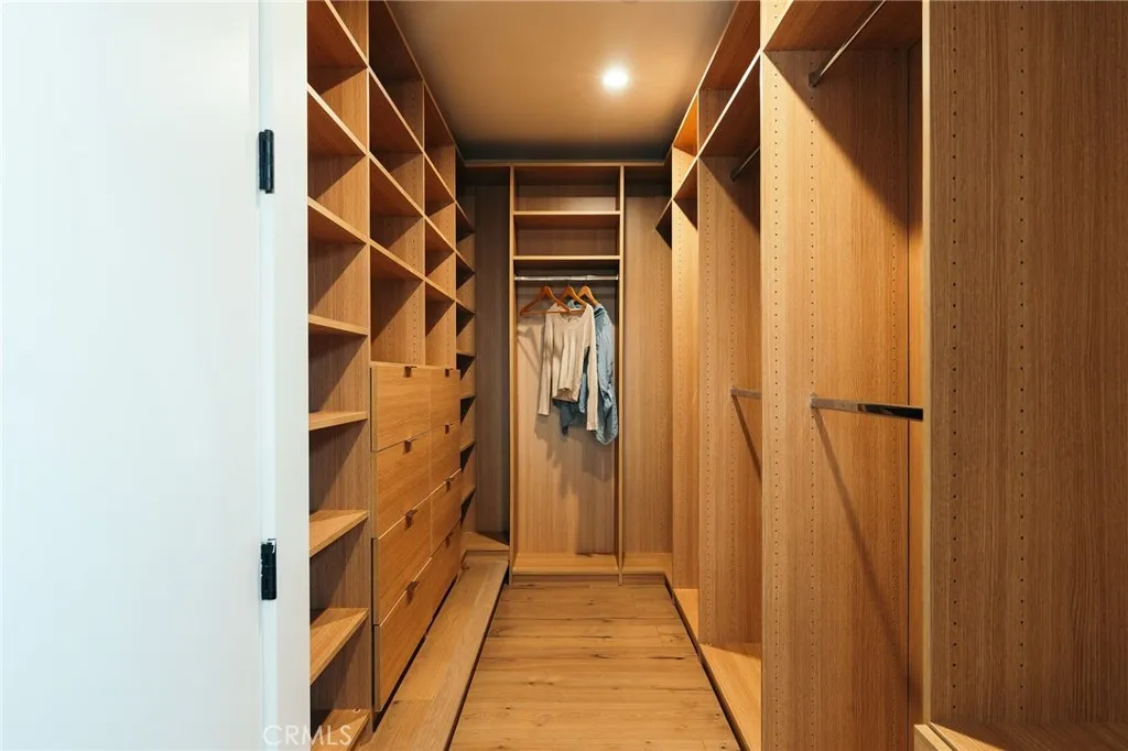Ensuite Closet