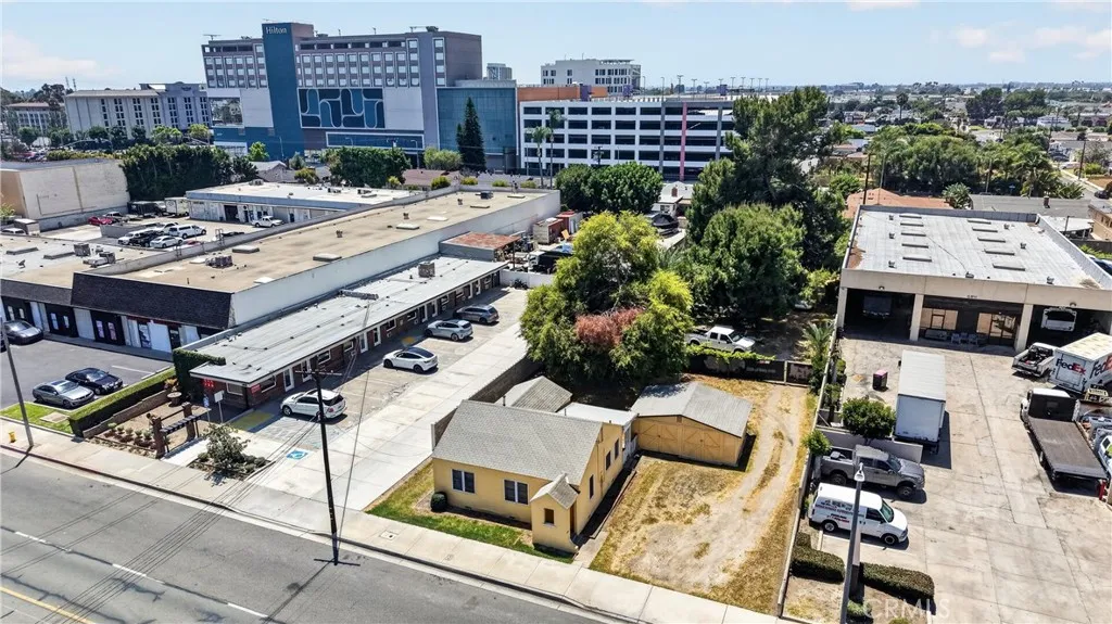 6851 Stanton