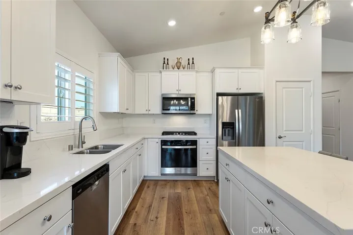 Stainless Steel Appliance & Plenty of Prep Space!