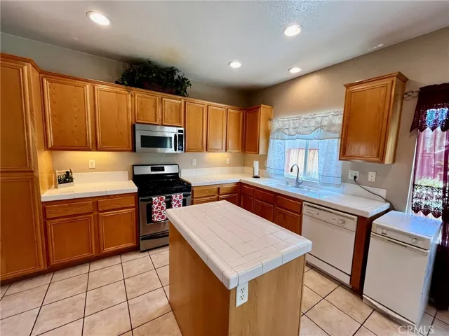12431 Blazing Star Lane, Victorville, California 92392